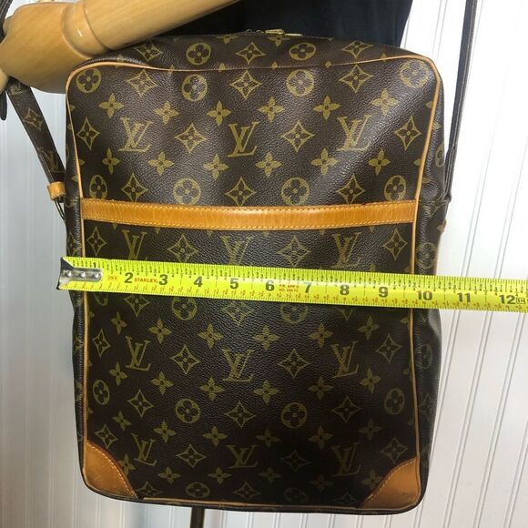 Authentic LOUIS VUITTON LV Danube GM Monogram Crossbody Shoulder Bag Dustbag 🔐 - Picture 13 of 17